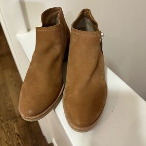 Dolce Vita Women’s Brown Leather Booties.